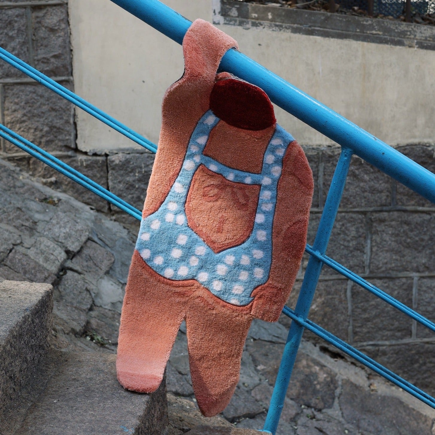 Tapis d'appoint pour fille prenant un bain de soleil #1