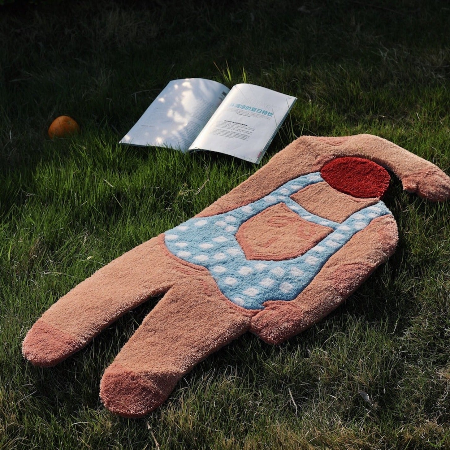 Tapis d'appoint pour fille prenant un bain de soleil #1