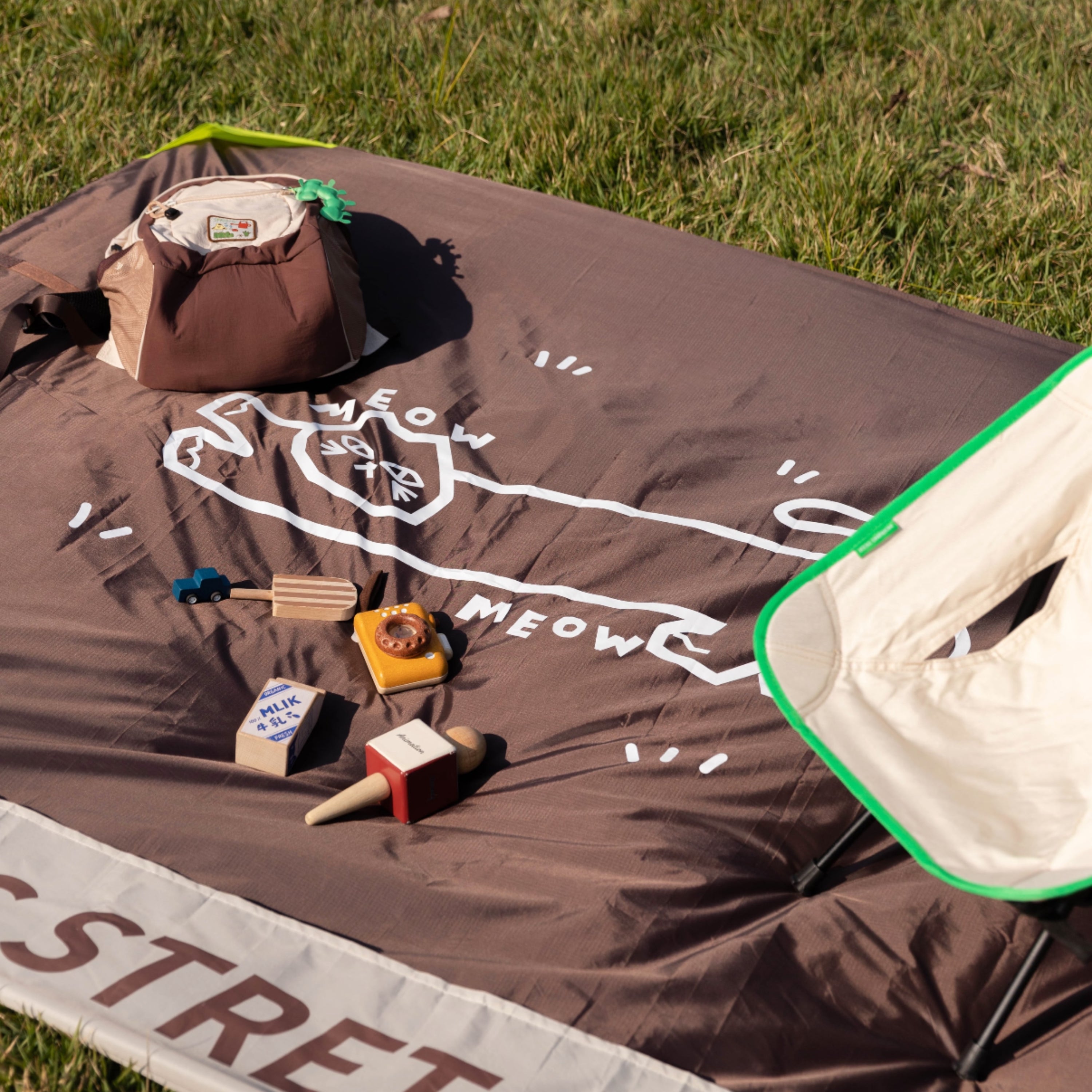 Let's Stretch Waterproof Picnic Mat, Brown